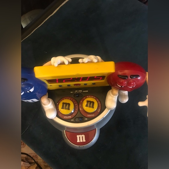M&M Clock Radio - Picture 6 of 7